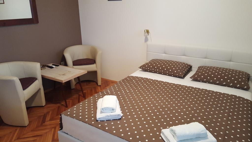 Apartments Ana+3 Σίμπενικ Εξωτερικό φωτογραφία